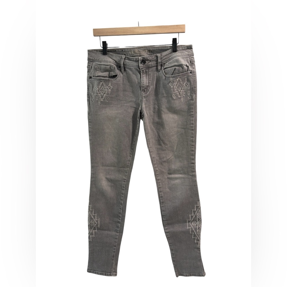 Bullhead Gray Wash Low Rise Western Boho Aztec Embroidered Skinny‎ Jeans - 11
